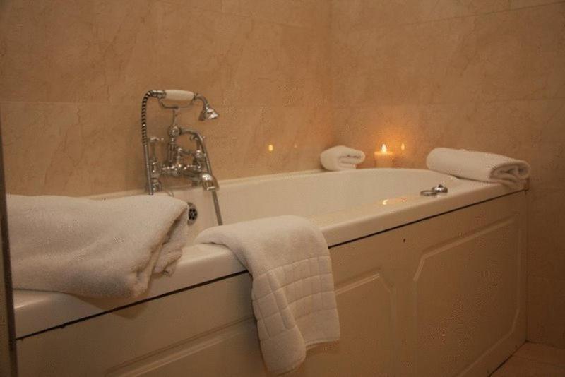 Lake Lodge Guesthouse คิลลาร์นีย์ ภายนอก รูปภาพ