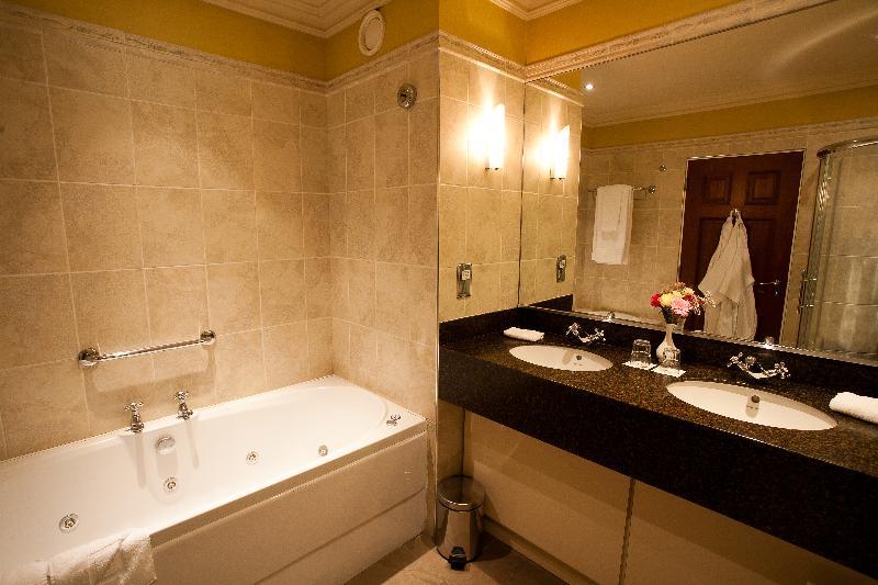 Lake Lodge Guesthouse คิลลาร์นีย์ ภายนอก รูปภาพ